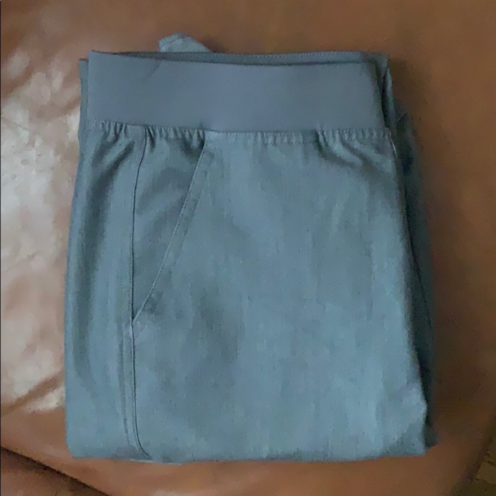 Figs men’s scrubs size small